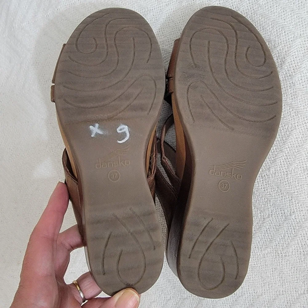 Dansko Ana Wedge Slide Buckle Sandals Tan Glazed Kid Leather Size EU 37 US 6.5-7